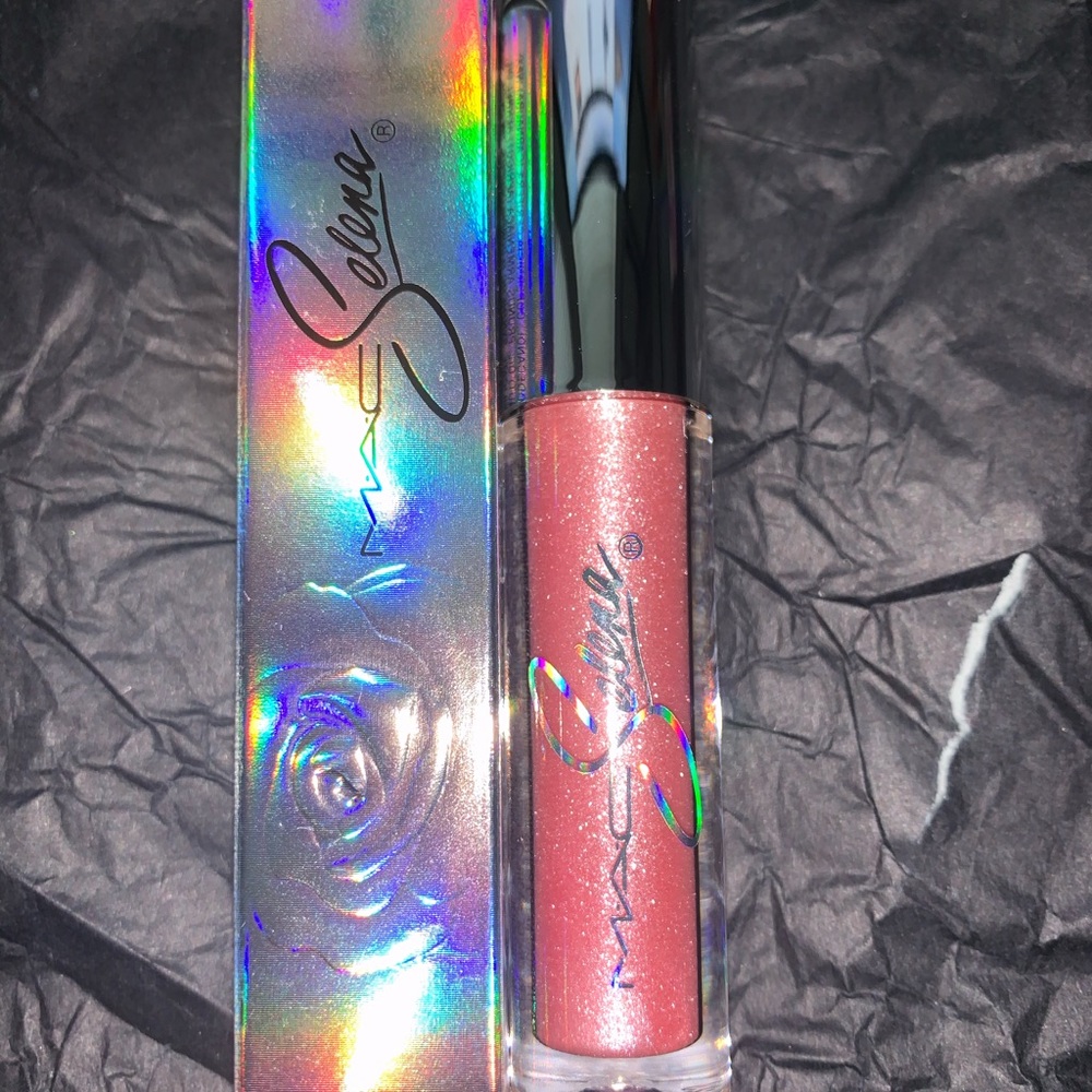LIPGLASS / SELENA LA REINA
Bidi Bidi Bom Bom